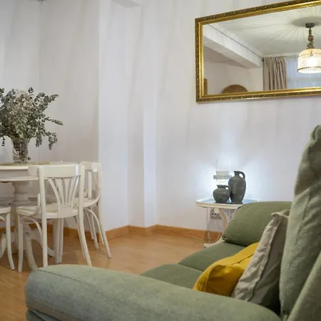 Piso Completo Cerca De Estacion Bus, Tren Y Ferrys アパート